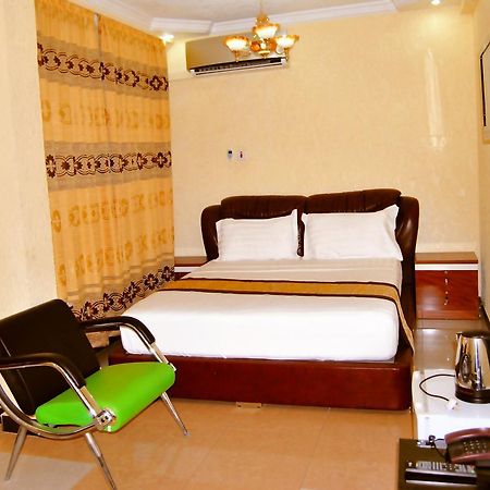Best Point Hotel Dar es Salaam Buitenkant foto