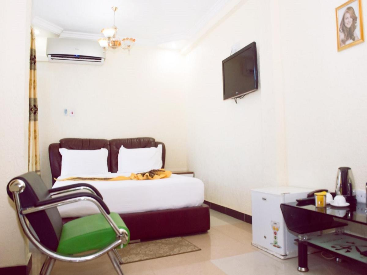 Best Point Hotel Dar es Salaam Buitenkant foto
